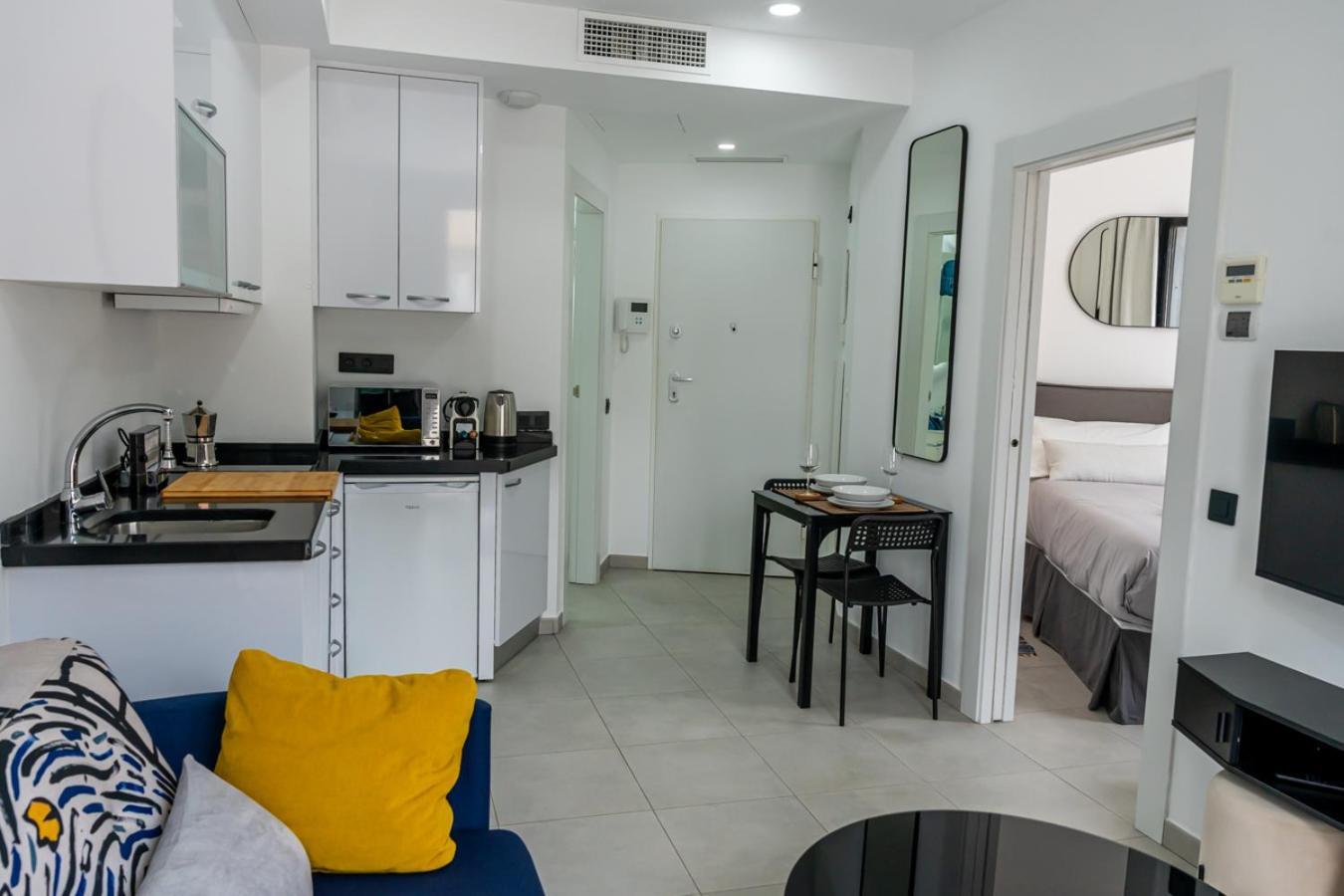 Modern Wave Escape Apartment With Private Parking And Rooftop Pool By Namaste Elite Torremolinos Kültér fotó
