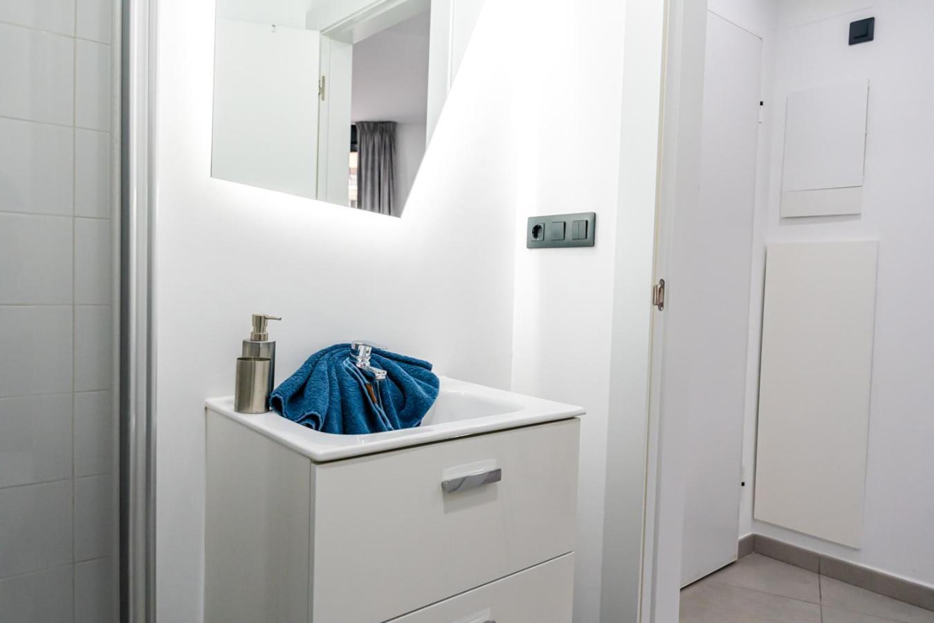Modern Wave Escape Apartment With Private Parking And Rooftop Pool By Namaste Elite Torremolinos Kültér fotó